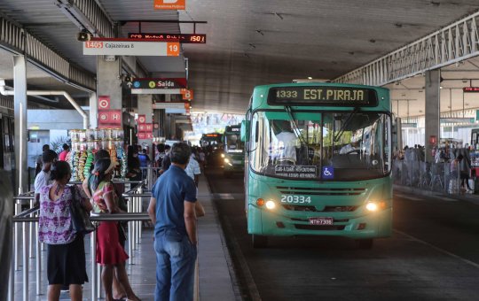 Rodoviários podem decretar greve nesta terça-feira após reunião com MTE