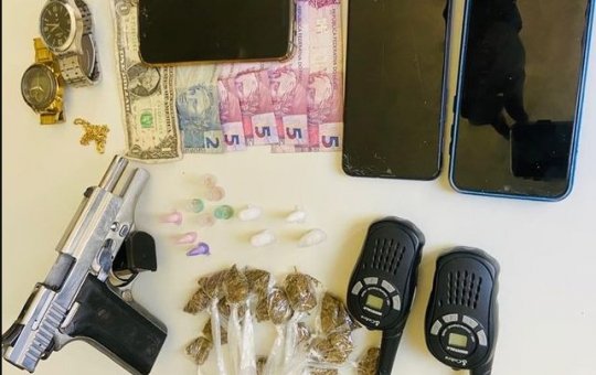 PM intercepta dupla com pistola e evita ataque de traficantes em Castro Alves