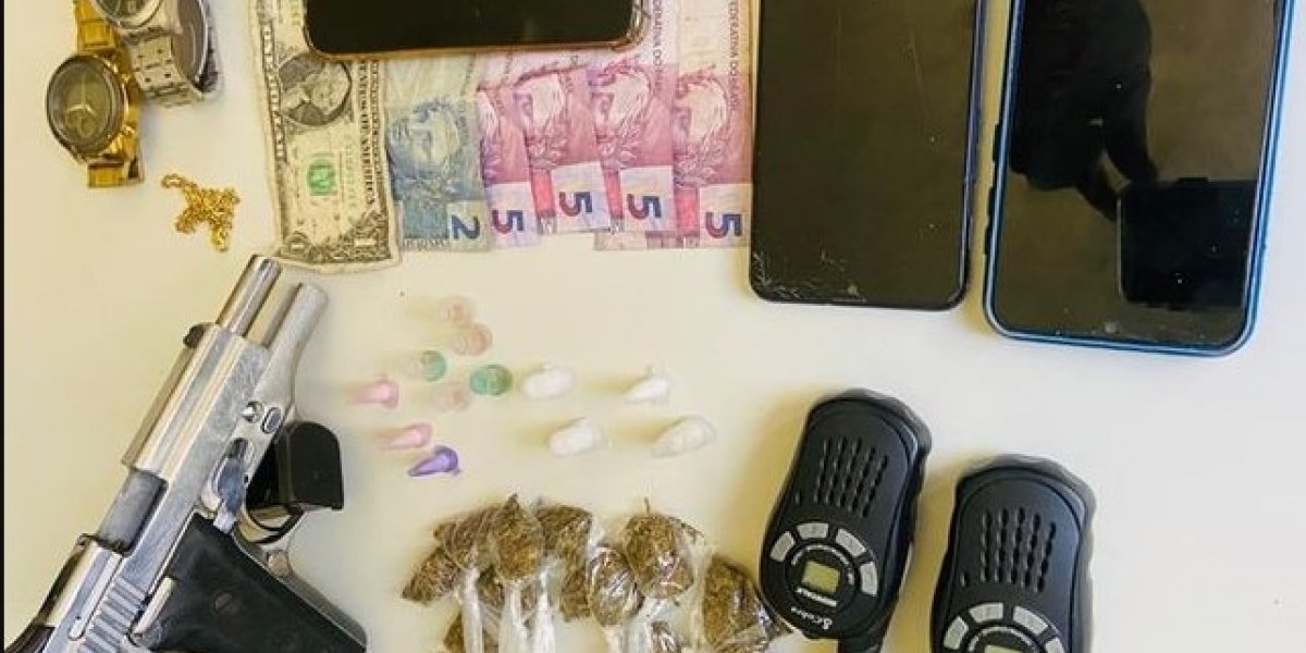 PM intercepta dupla com pistola e evita ataque de traficantes em Castro Alves