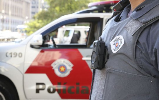 Mortes de adolescentes por PMs caem com uso de câmera corporal em São Paulo
