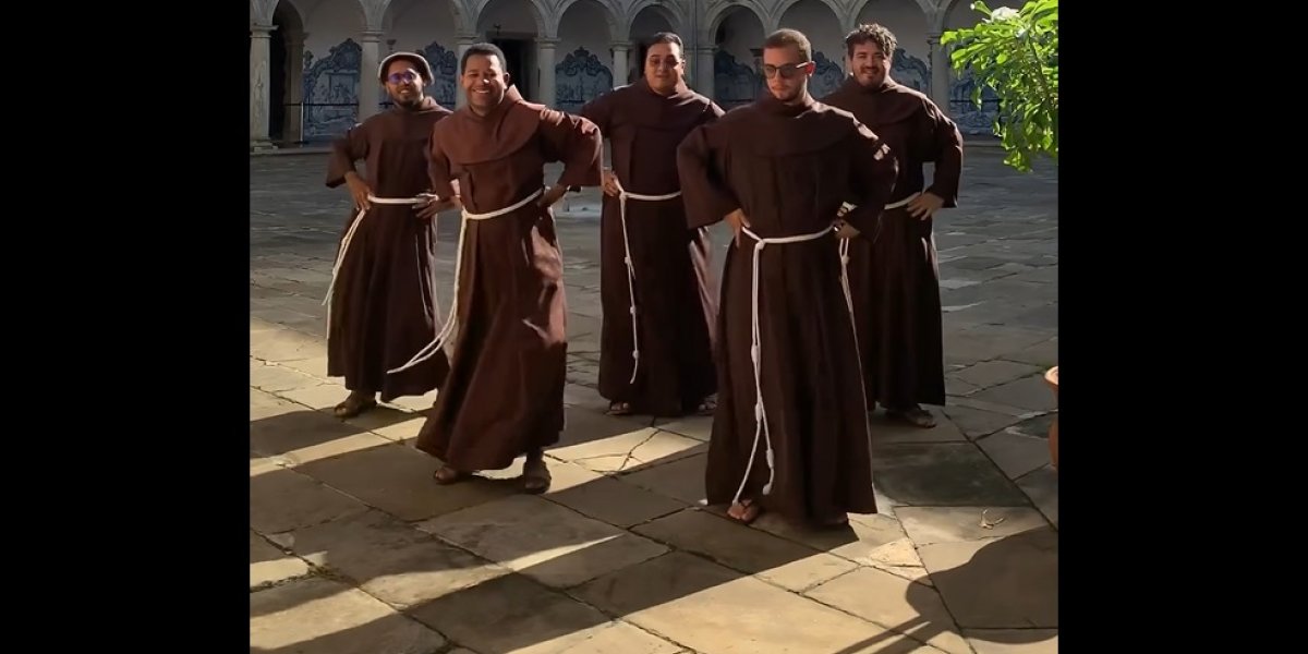 Freis dançam Macarena, hit dos anos 90, para divulgar feijoada de convento