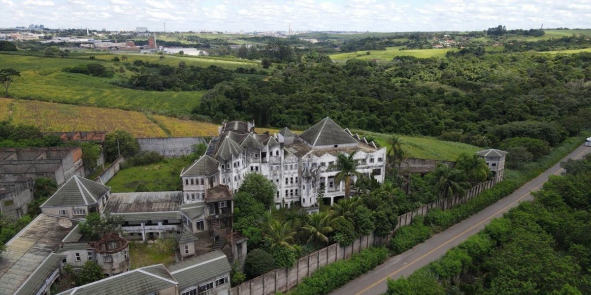 Castelo de José Rico, da dupla com Milionário, será leiloado para pagar dívidas