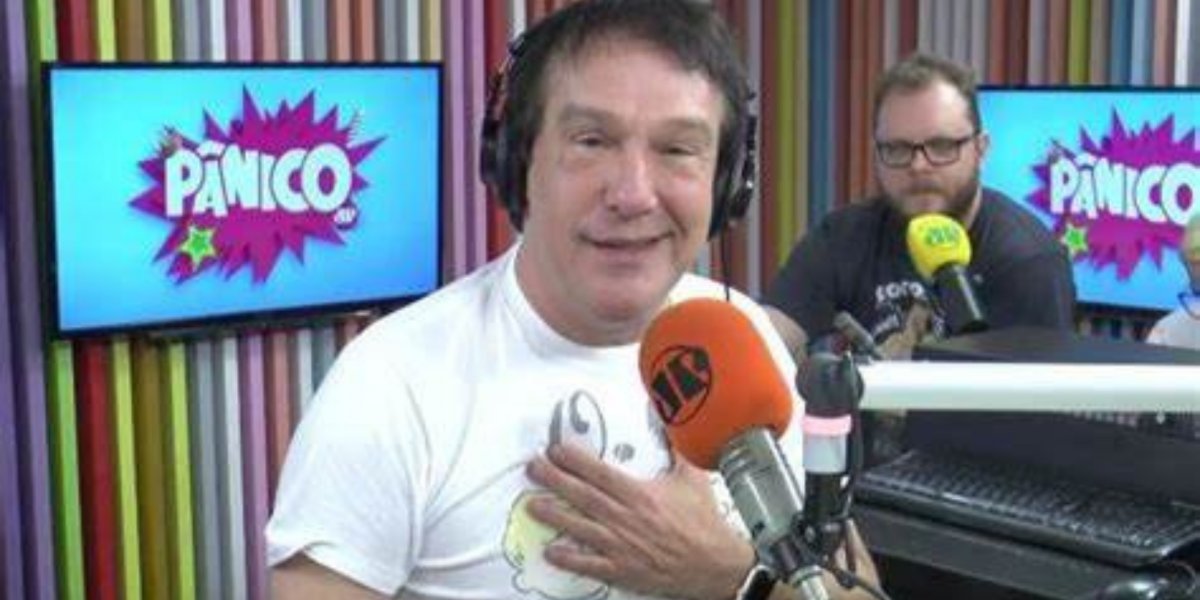 "Estou bem": Emílio Surita volta ao Pânico após cirurgia