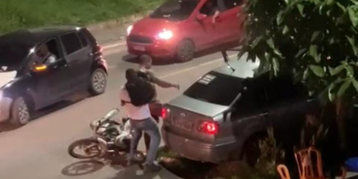 Homem desmaia após ser agredido com capacete de motociclista em Camaçari; veja