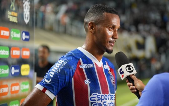 Rezende fala sobre 'falta' cometida em árbitro da partida: "tentei evitar"