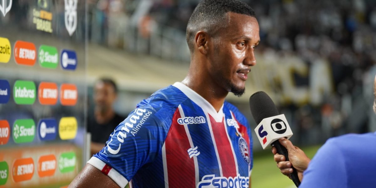 Rezende fala sobre 'falta' cometida em árbitro da partida: "tentei evitar"