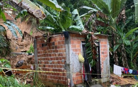 Criança morre após ser soterrada em desabamento de imóvel em Cajazeiras