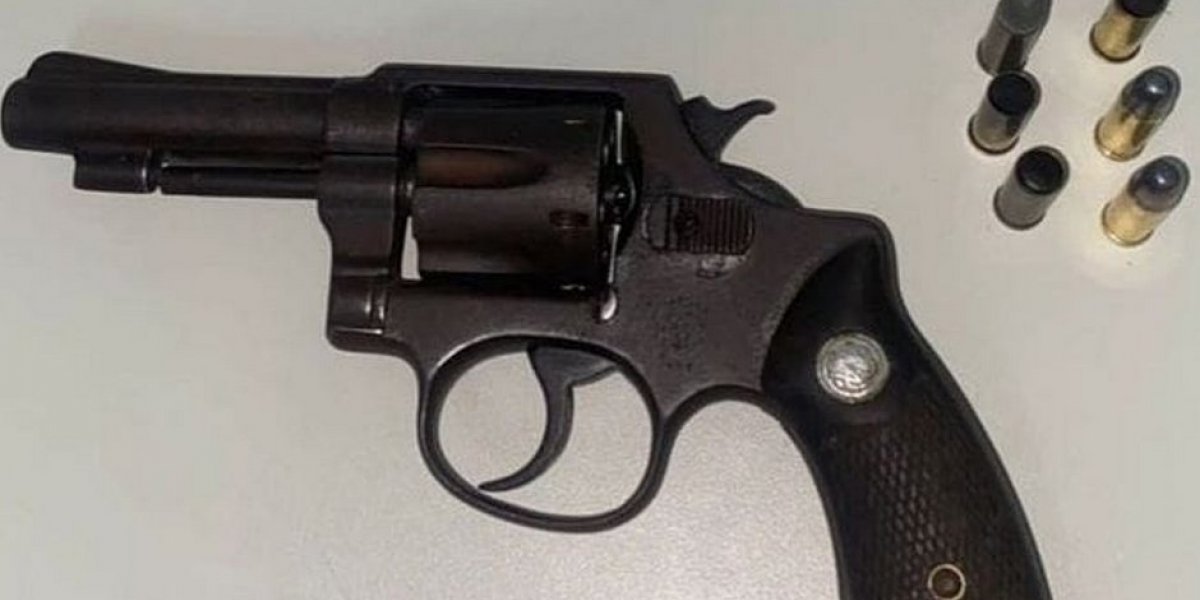 Suspeito de tráfico é morto em troca de tiros com a polícia no Alto do Cabrito