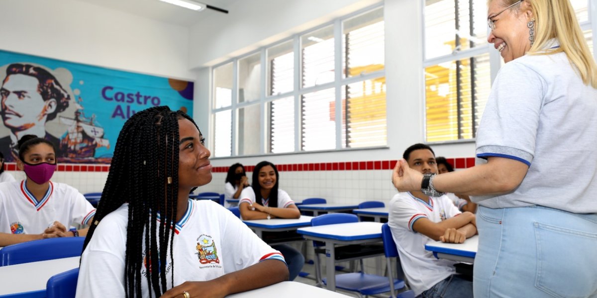 Estado divulga lista de professores convocados para a educação básica