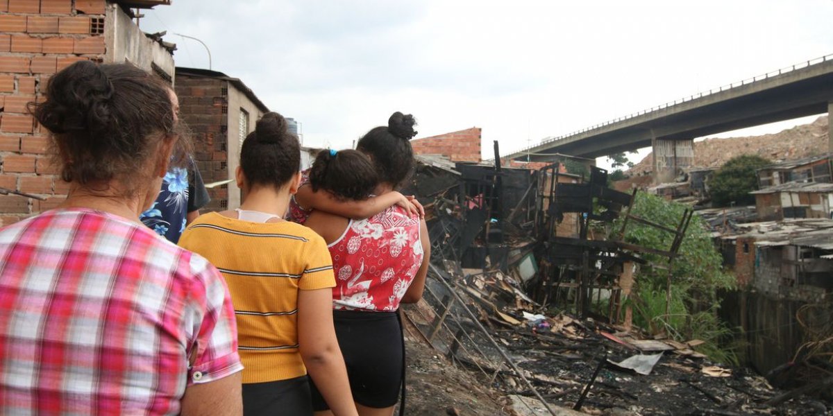 Favelas em áreas valorizadas são mais atingidas por incêndios