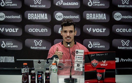 Zeca elogia ambiente do VItória e fala de importância da torcida