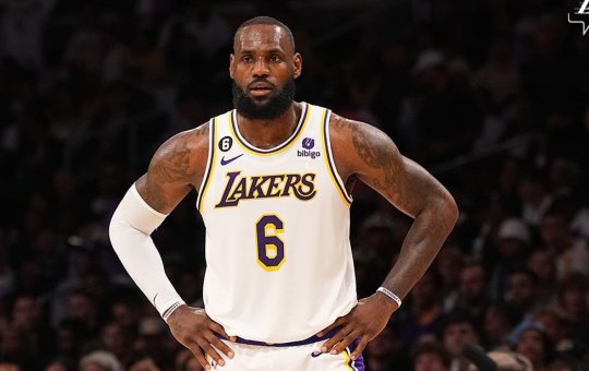 Astro da NBA, LeBron James considera aposentadoria após 20 temporadas