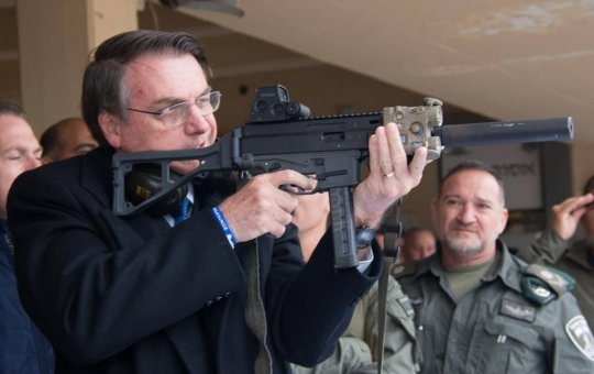 Decreto deve reduzir limite de armas por CACs e diminuir controle do Exército