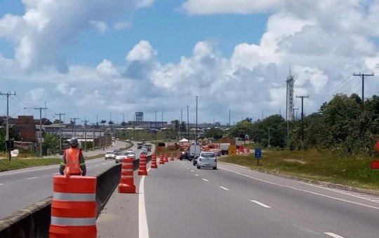 Ônibus tomba com pacientes na CIA-Aeroporto e deixa seis pessoas feridas
