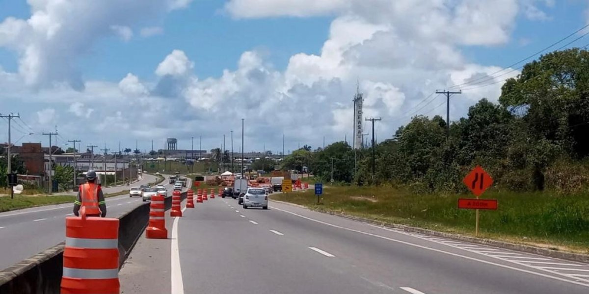 Ônibus tomba com pacientes na CIA-Aeroporto e deixa seis pessoas feridas