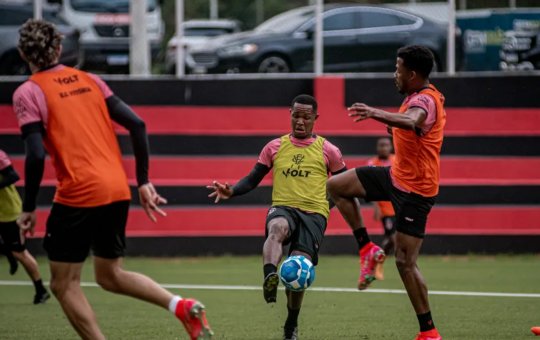 Com retornos de titulares,  Vitória enfrenta CRB para se manter líder da Série B