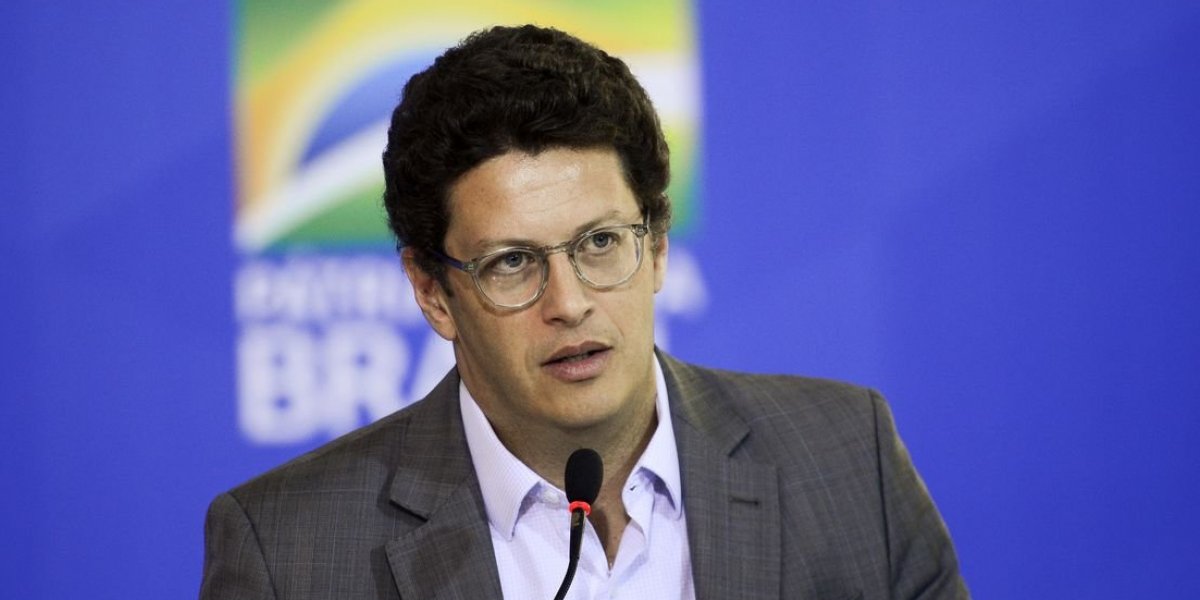 PL e Bolsonaro discutem retirar pré-candidatura de Salles à prefeitura