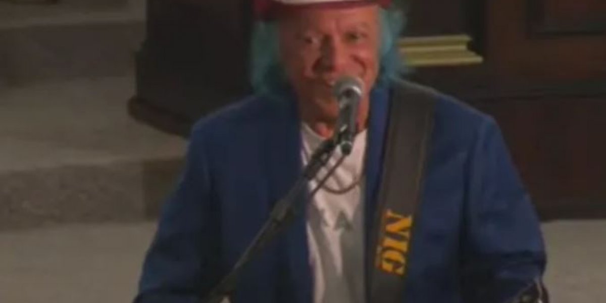 Armandinho Macedo recebe título honoris causa da Ufba em Salvador