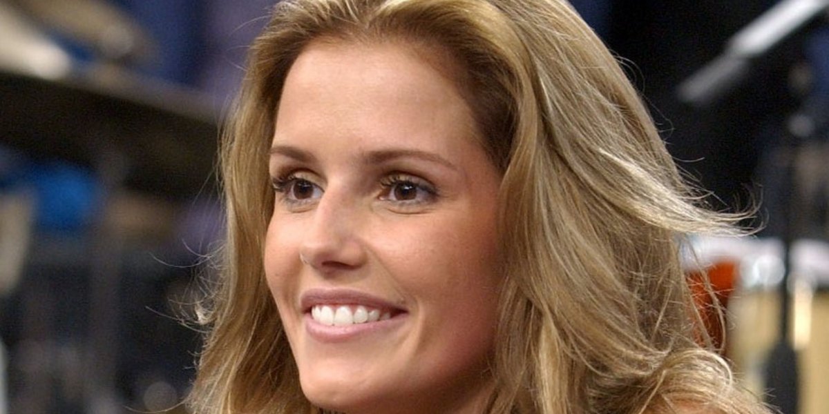 "Recebendo propostas": Deborah Secco se diverte após polêmica sobre menage