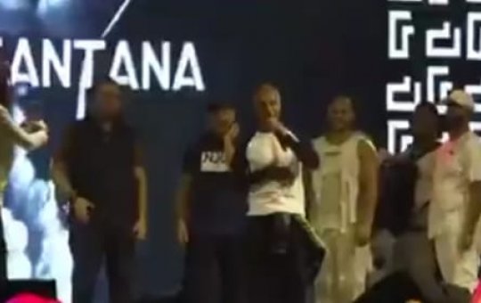Em show com Léo Santana no RJ, Romário dispara oito palavrões durante discurso