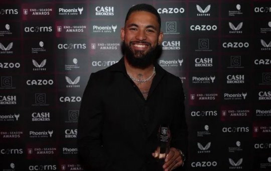 Douglas Luiz é eleito o melhor jogador do Aston Villa na temporada 2022/23