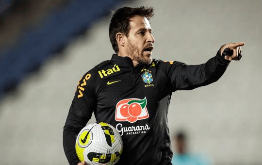 CBF prepara 'bate e volta' de Ramon ao Brasil para anunciar convocados