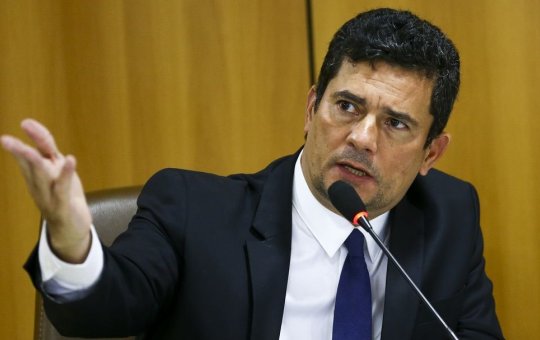 Moro usa lista de esquemas que fazem referência a Lula para alfinetar presidente
