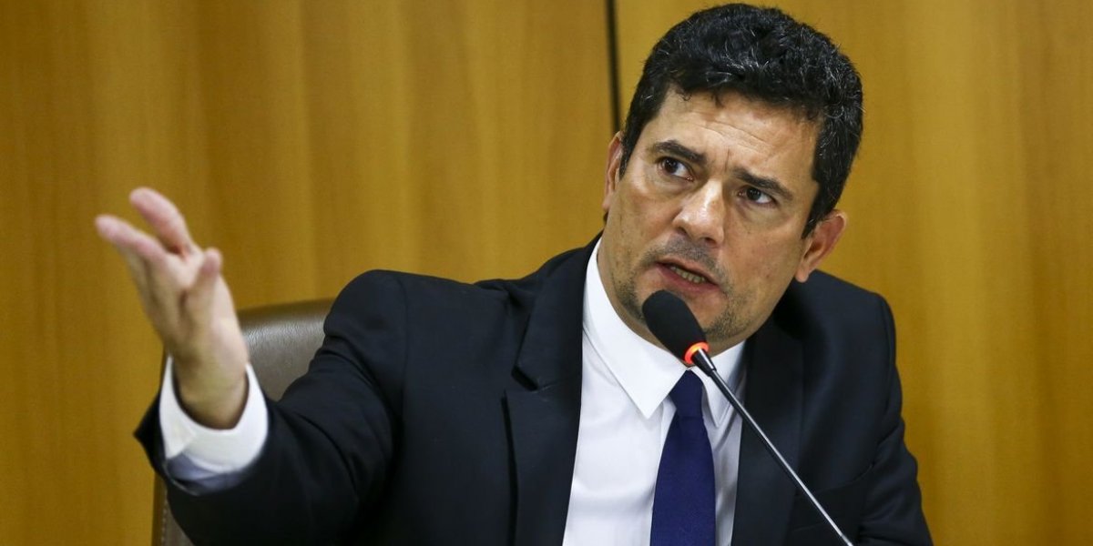 Moro usa lista de esquemas que fazem referência a Lula para alfinetar presidente