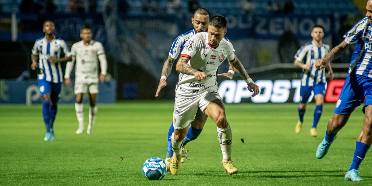 Vitória sofre gol no fim e empata com o Avaí na Ressacada
