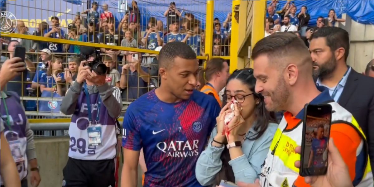 Mbappé pede desculpas após acertar bolada em nariz de torcedora