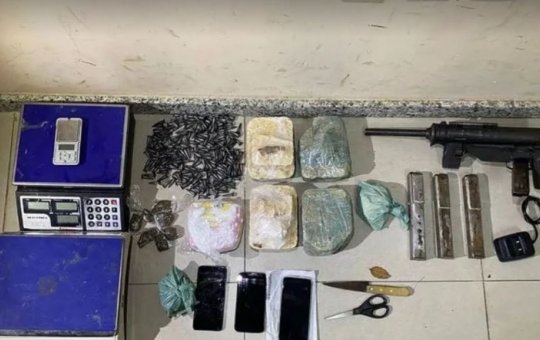 Homem é preso com submetralhadora no extremo sul da Bahia