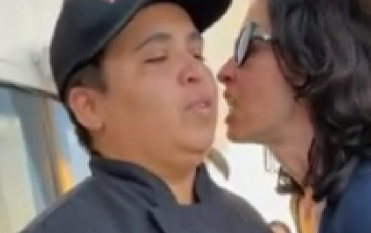 Mulher se passa por "desembargadora" e ofende funcionários de restaurante no RJ