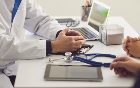 "Sorvete e Free Fire": Médico faz receita inusitada para criança e viraliza