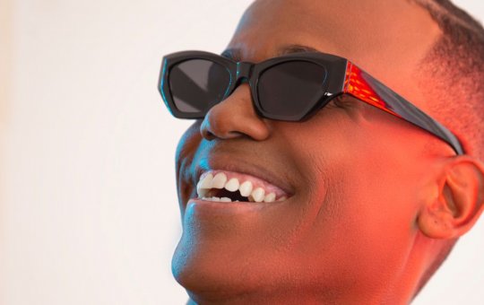 Cantor Flavinho estreia novo projeto em Salvador