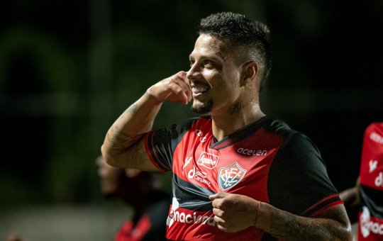 Vitória anuncia saída do atacante Rafinha; rescisão foi amigável