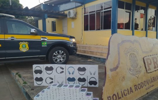 PRF apreende mercadoria de iPhones e AirPods avaliados em R$ 1 milhão na Bahia