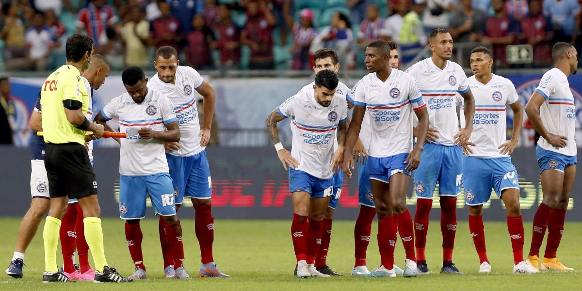 Bahia: David Duarte se atrapalha e volta do intervalo com a mesma camisa de Kanu