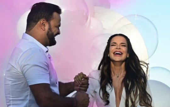 Mari Antunes, vocalista do Babado Novo, celebra chá revelação em Itacaré