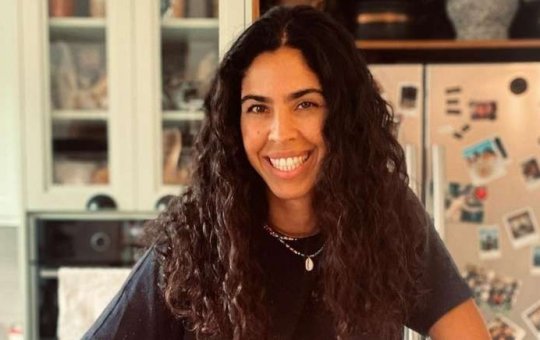 Bela Gil confessa ter vivido três relacionamentos durante seu casamento