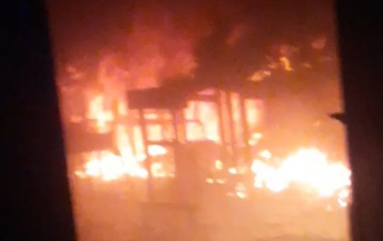 Incêndio atinge escola municipal na cidade de Dias D'Ávila