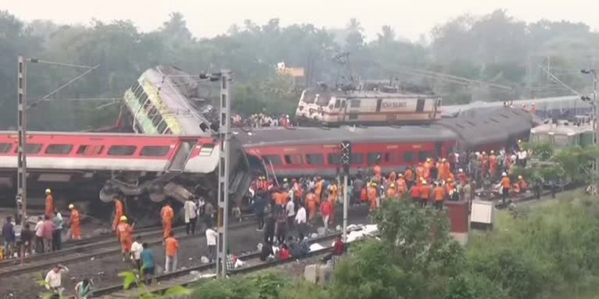 Número de mortos em acidente ferroviário na Índia chega a quase 300