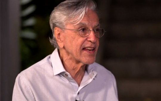 Caetano Veloso receberá R$ 38,6 mil de mulher que o chamou de “macaco pedófilo”