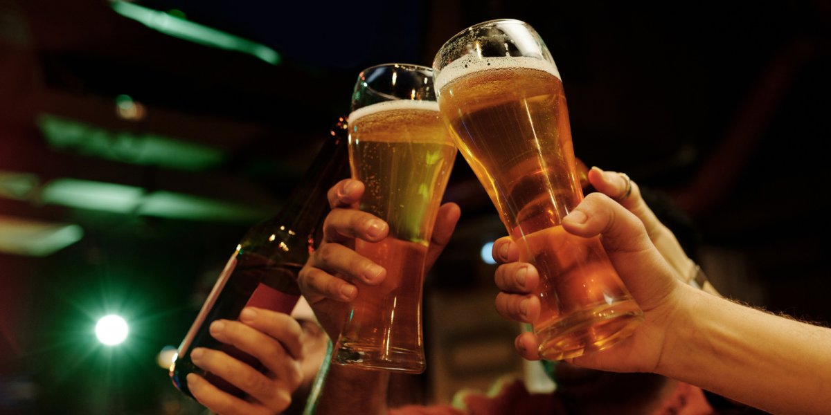 Beber em excesso causa efeito inverso da academia