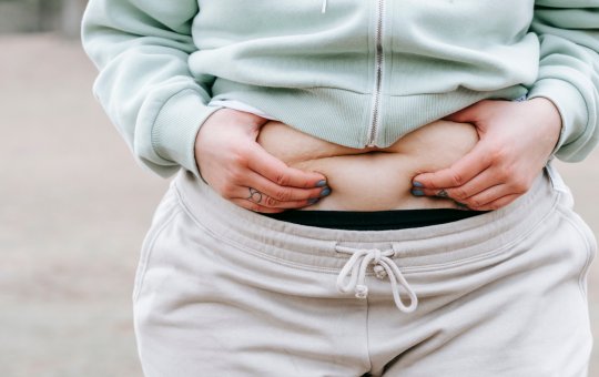 Comer rápido aumenta o risco de diabetes, afirma Ministério da Saúde