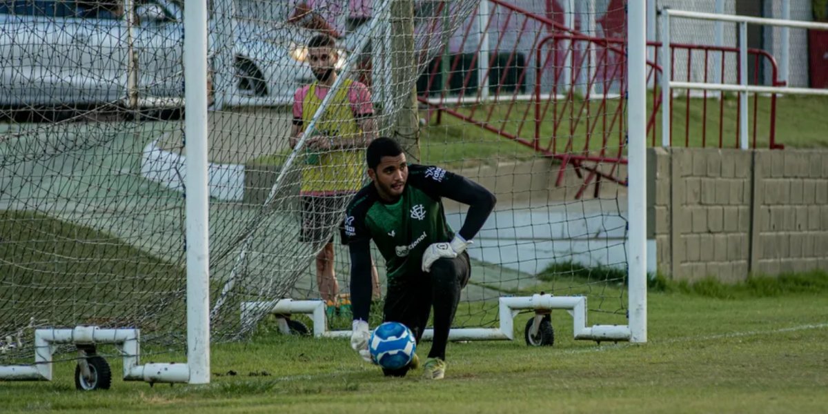 Sem Lucas Arcanjo, Vitória embarca para enfrentar o Tombense pela Série B