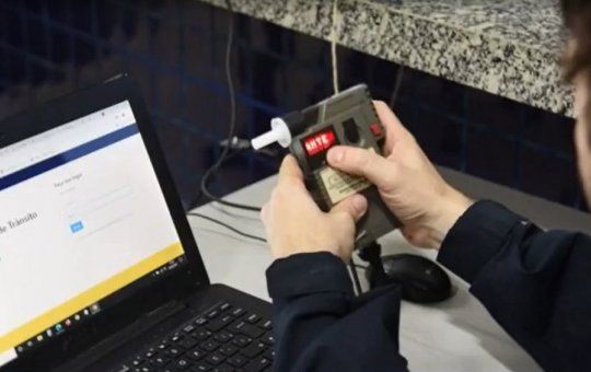 Homem alcoolizado e sem habilitação fica ferido após bater moto em Jequié