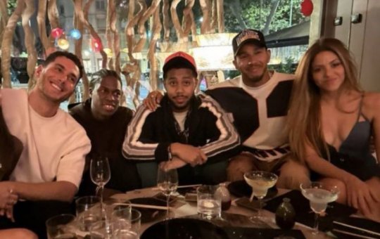 Shakira é vista novamente com Lewis Hamilton em Barcelona