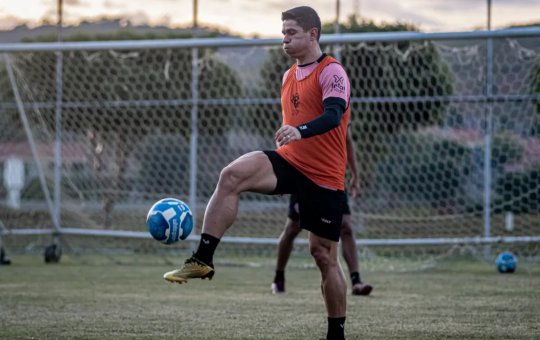 Líder isolado da Série B, Vitória visita o Tombense nesta terça-feira