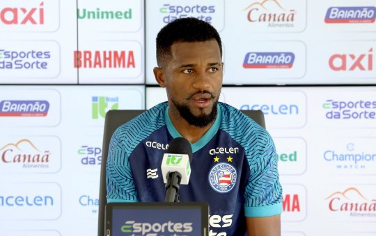 Cicinho explica mau início no Bahia e almeja mais chances: "problemas pessoais"