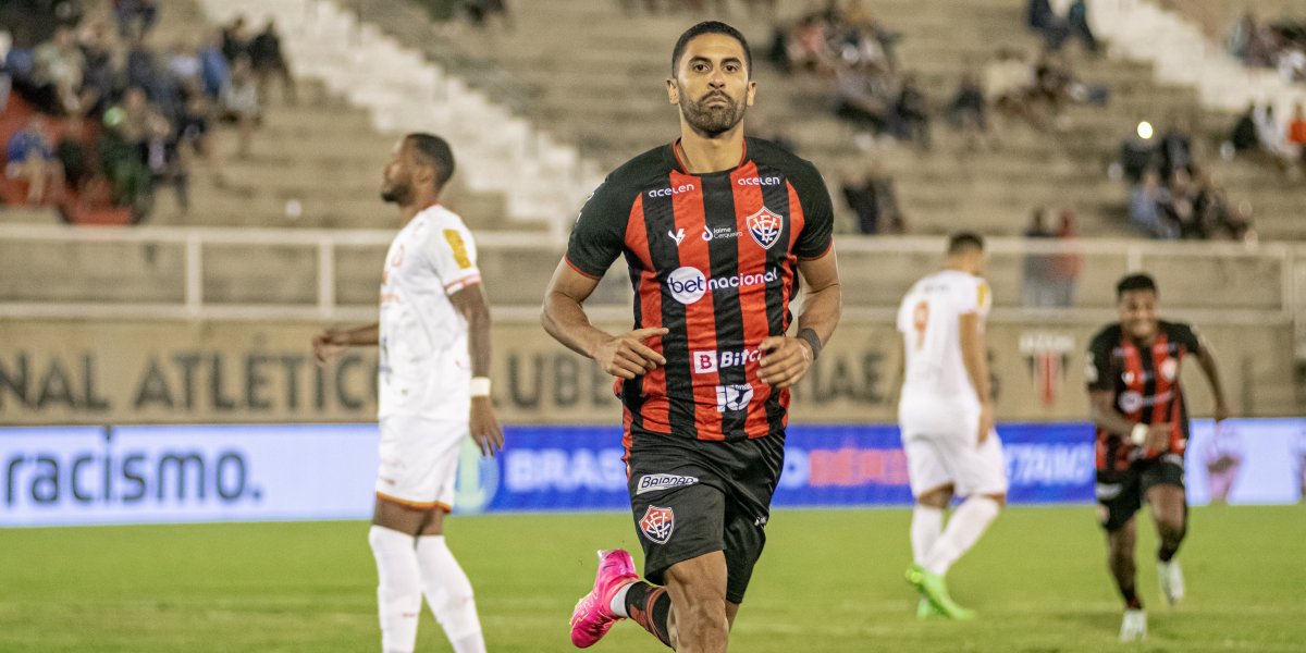 Embalado, Vitória vence o Tombense fora de casa e segue na liderança da Série B